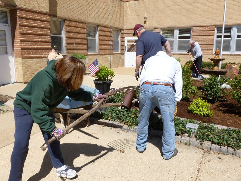 VA Garden April 2013 081
